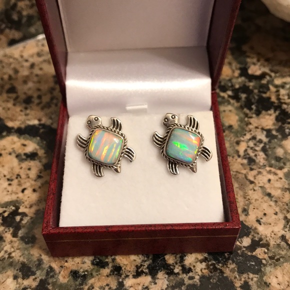 STERLING SILVER CREATED OPAL TURTLE EARRINGS NWT - Picture 5 of 6